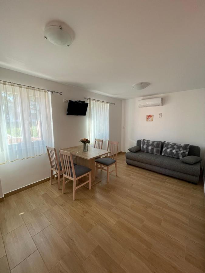 Apartamento Rozmaryn Nerezine Exterior foto